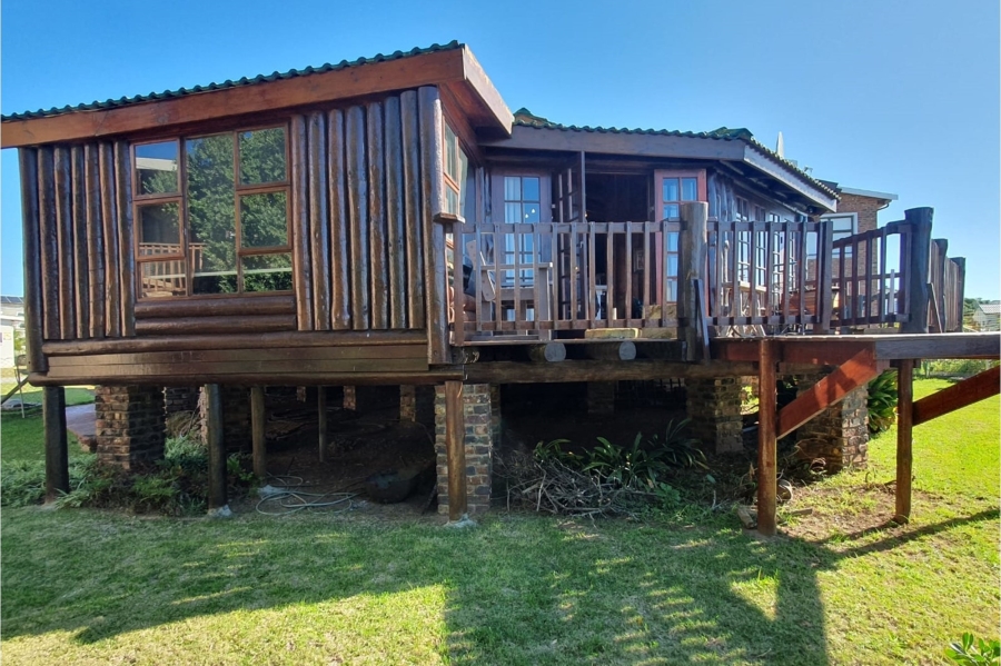 3 Bedroom Property for Sale in Boggomsbaai Western Cape